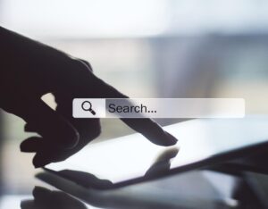 Ondernemer zoekt op Google naar website laten maken
